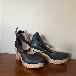 FREE PEOPLE Navy Blue Leather Platform Shoes size 39/8.5 US